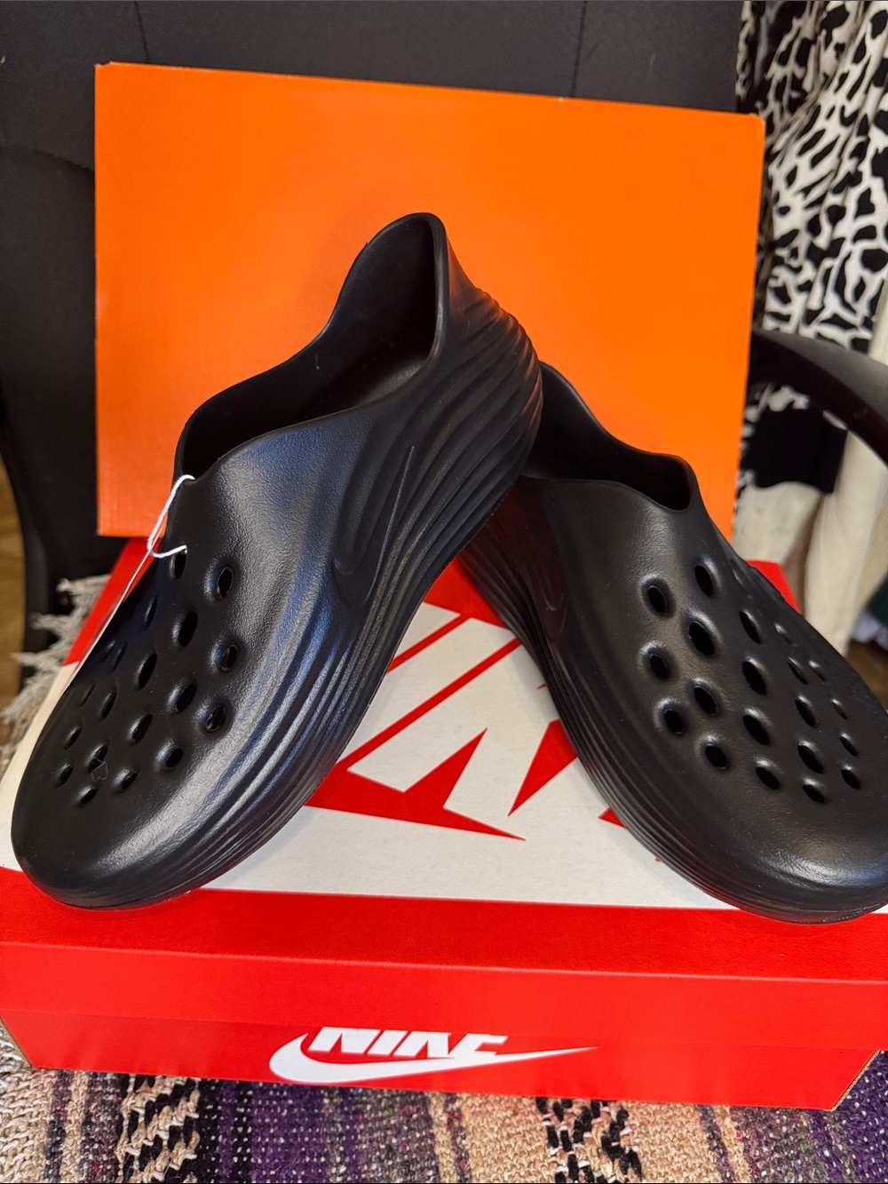 Nike Men’s Black Lightweight Slip-On Foam Clogs
